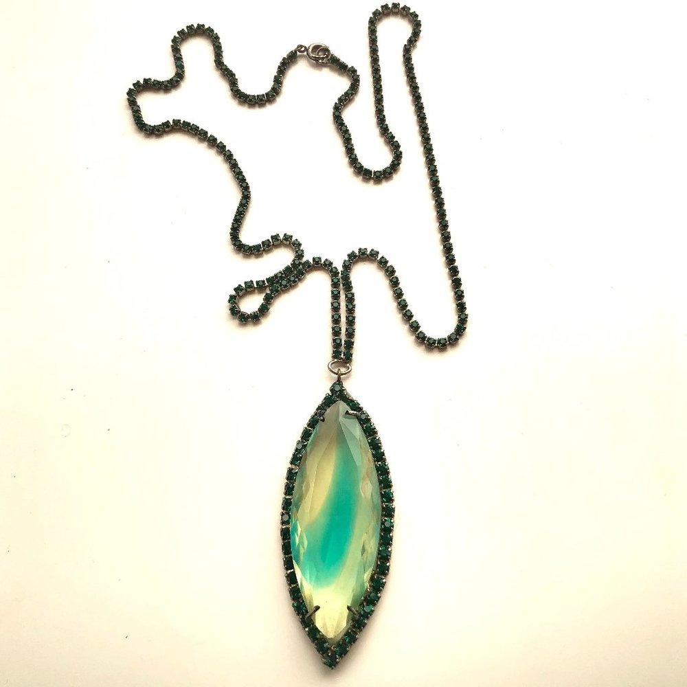 VINTAGE GREEN RHINESTONE PENDANT NECKLACE - Picture 1 of 5